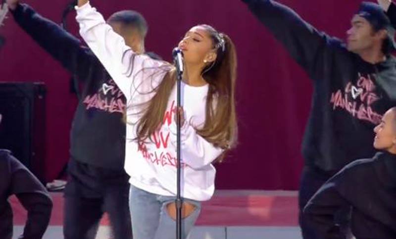 Ariana Grande volvió a actuar en Manchester con un show a beneficio