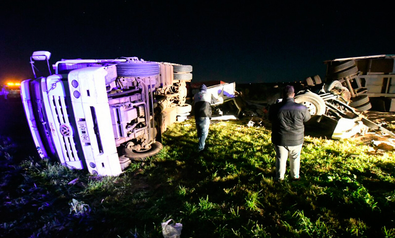Tremendo choque: tres camiones colisionaron en autopista Rosario-Santa Fe