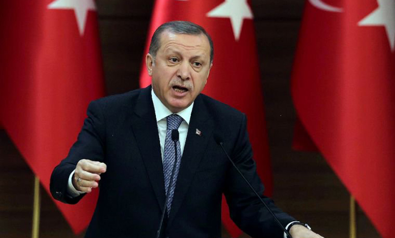 Turquía amenaza con quitarle la residencia a 130 personas si no regresan en tres meses