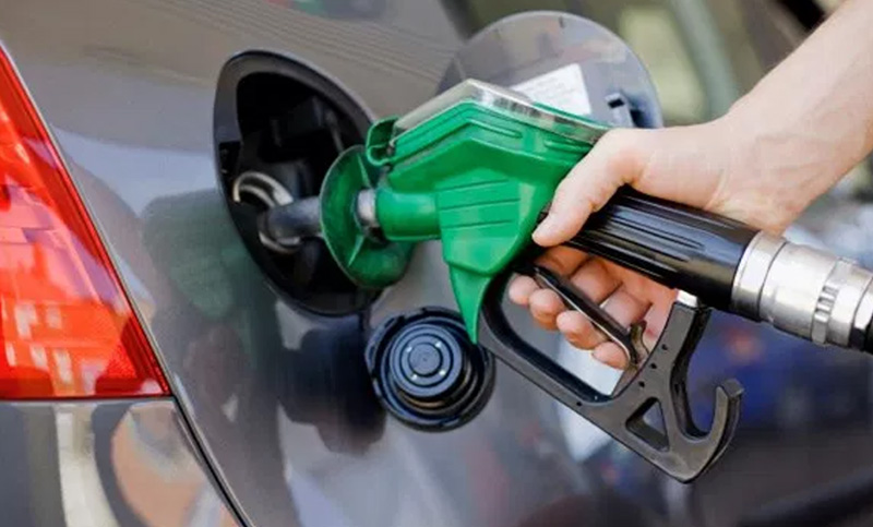 Estacioneros no venderán más combustible con tarjetas de crédito desde enero