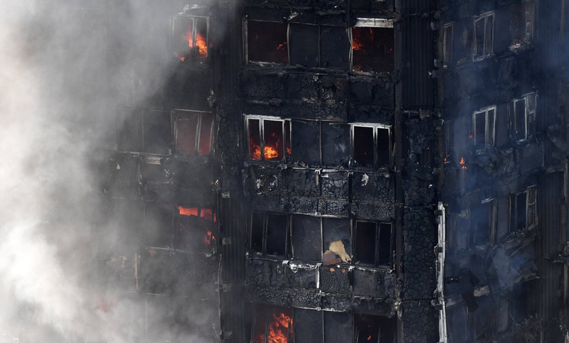 Incendio en Londres: al menos 12 muertos y 74 heridos