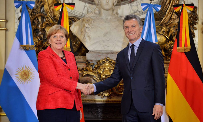 Merkel felicitó a Macri por “fortalecer la economía» y «abrir la Argentina al mundo»