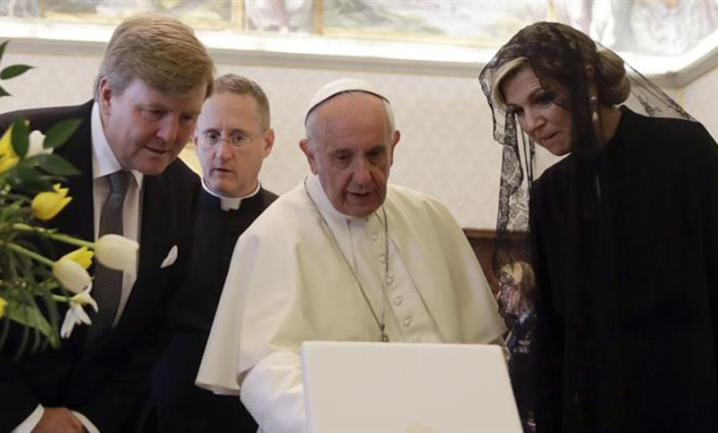 Francisco recibió a Máxima y a su esposo en el Vaticano