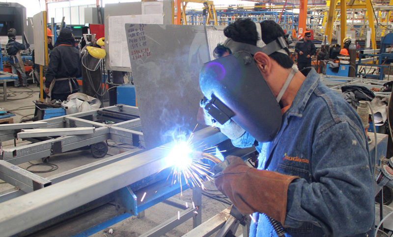 La producción industrial creció 5,9% en julio, informó el Indec