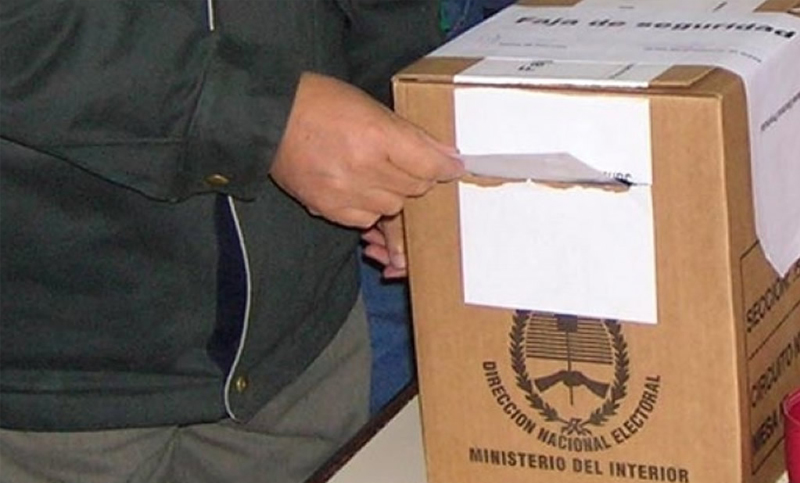 Unos 33 millones de argentinos votarán mañana para definir los candidatos