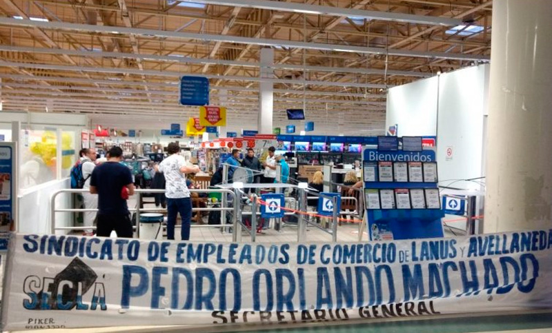 Veintidós despidos en sucursal de Sarandí de la cadena Walmart