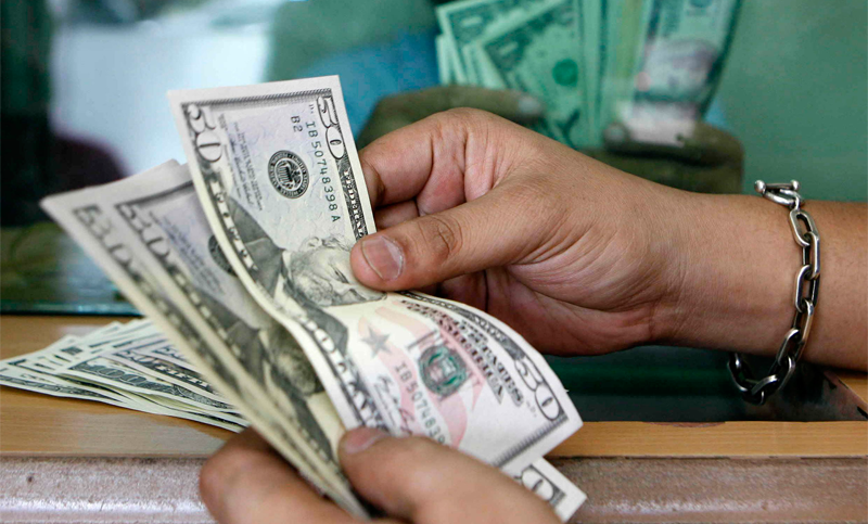 El dólar cerró por segundo día consecutivo en baja: cotizó a $17,29