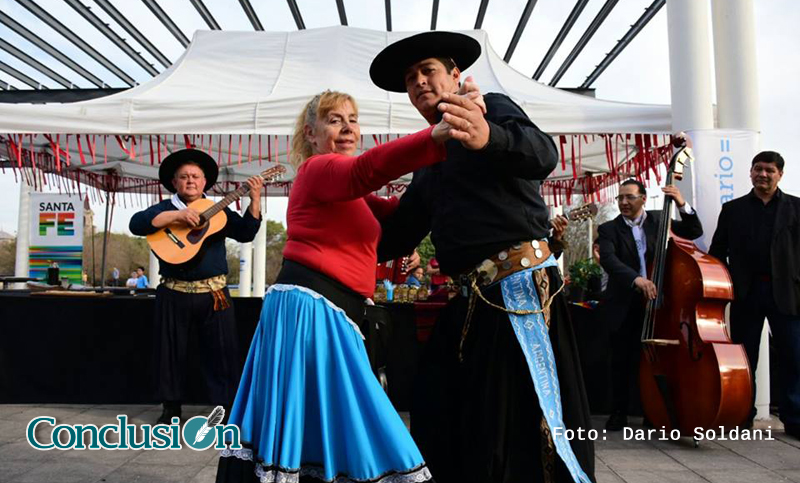 A pura música se celebra la Fiesta de la torta asada y la caña con ruda