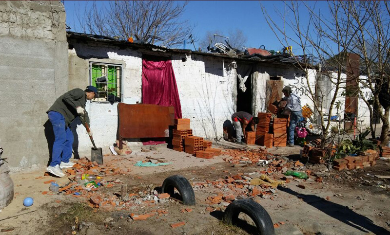 La Municipalidad desmanteló construcciones ilegales en Tablada