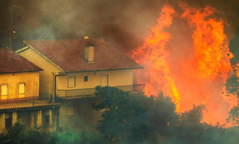 Italia reconoce «situación crítica» por los incendios que afectan el país