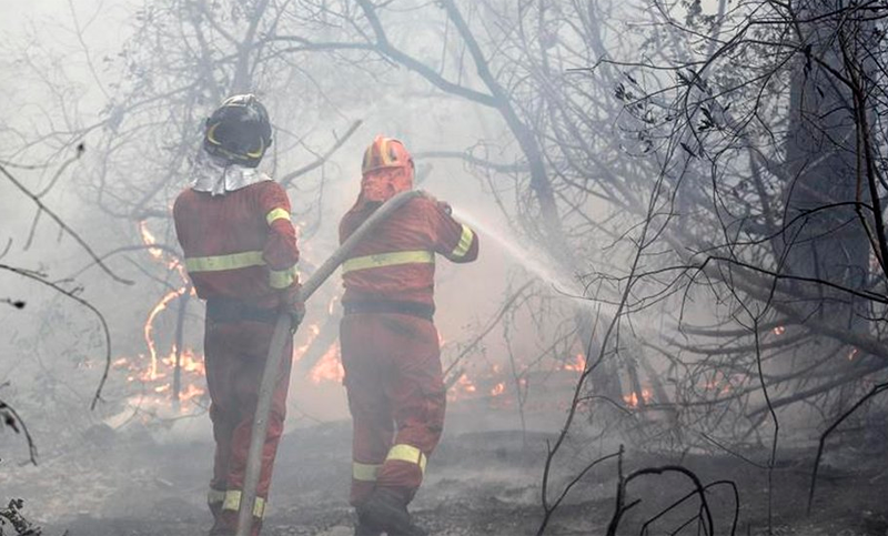 Más de 40 mil personas evacuadas por los incendios forestales en Canadá