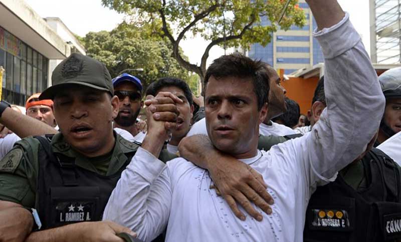 Venezuela: Leopoldo López salió de la cárcel y pasó a arresto domiciliario