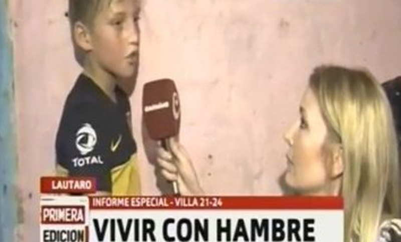 Una movilera rompió en llanto con un nene que le pedía comida a Macri