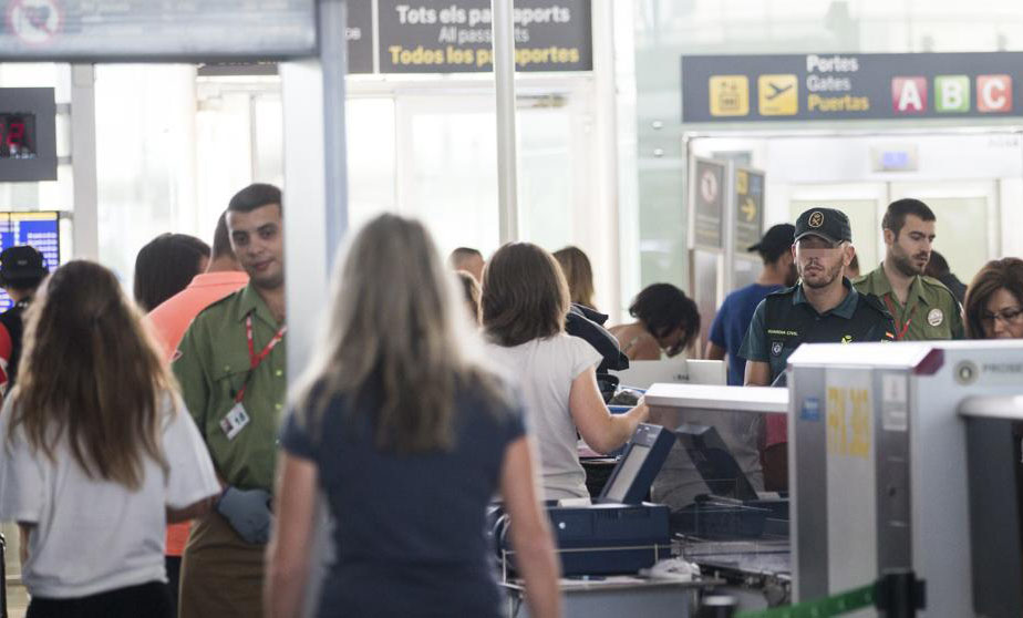 Personal del aeropuerto El Prat iniciará huelga indefinida