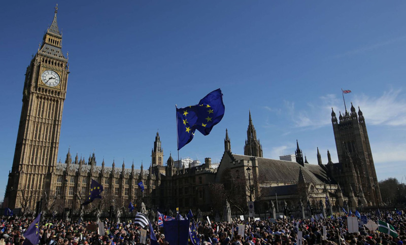 Reino Unido: organizan una multitudinaria marcha contra el Brexit