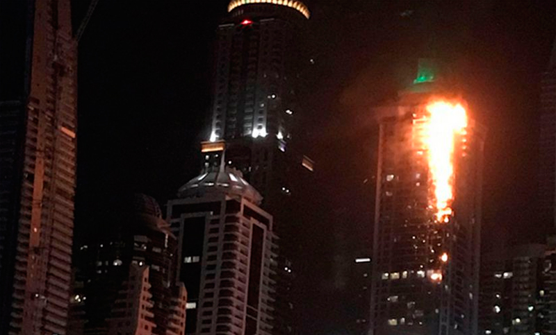 Dubai: lograron extinguir el incendio en uno de los rascacielos más alto del mundo