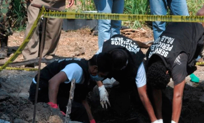 Hallan 14 cadáveres en fosa clandestina en el norte de México
