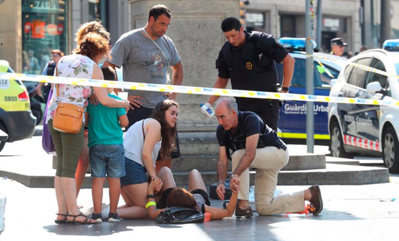 Imágenes del terror: las postales de una Barcelona sacudida por el atentado