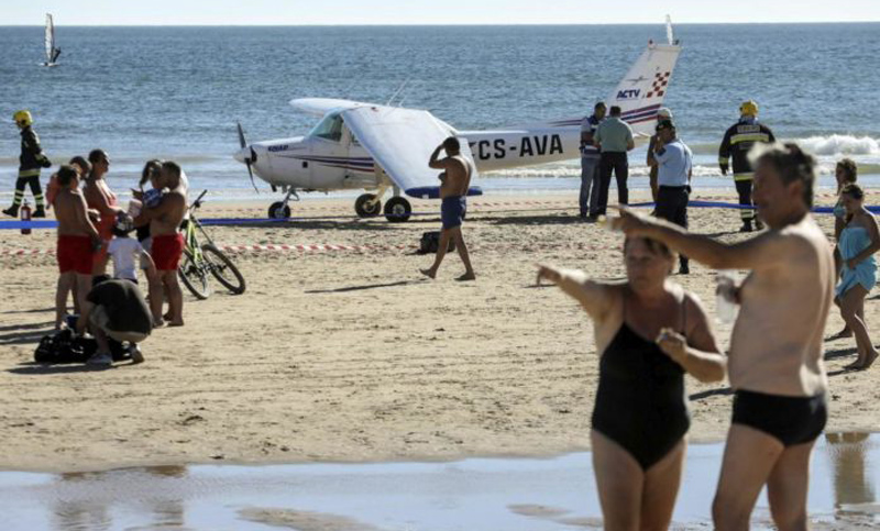 Dos muertes por el aterrizaje de urgencia de una avioneta en una playa portuguesa