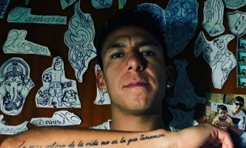 Brian Sarmiento mostró su nuevo tatuaje, pero no se percató de un error gramatical