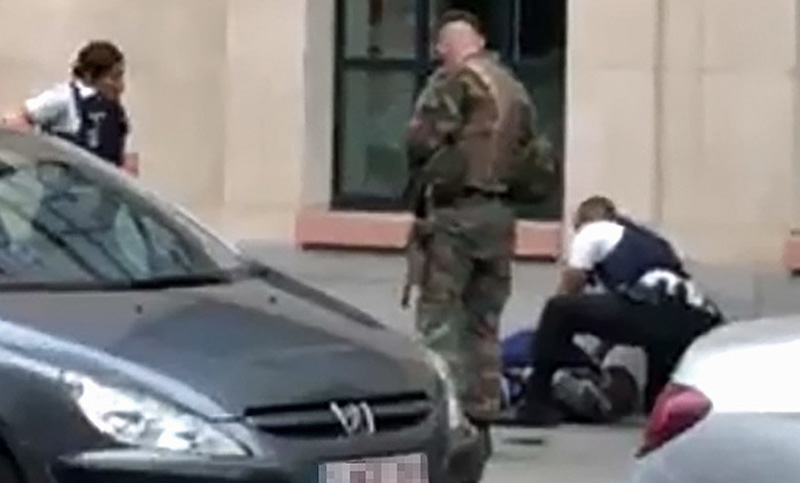 Bruselas: hombre detenido tras atacar a soldados con un machete