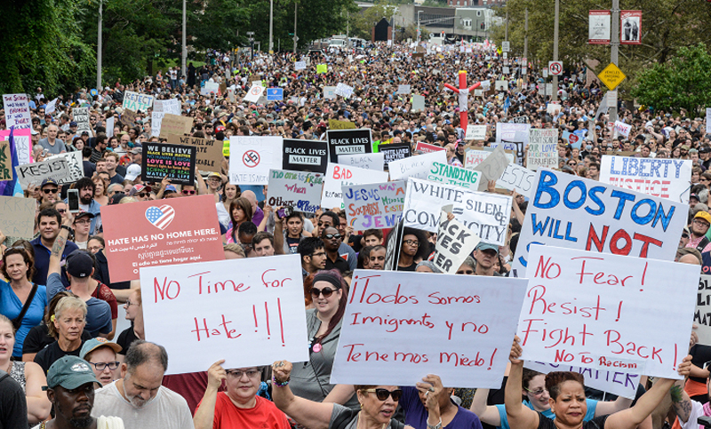 Más de 40 mil personas se manifestaron contra el racismo en Boston