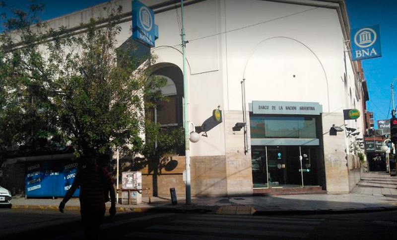 Morón: asaltan sucursal de Banco Nación y roban dinero de la tesorería