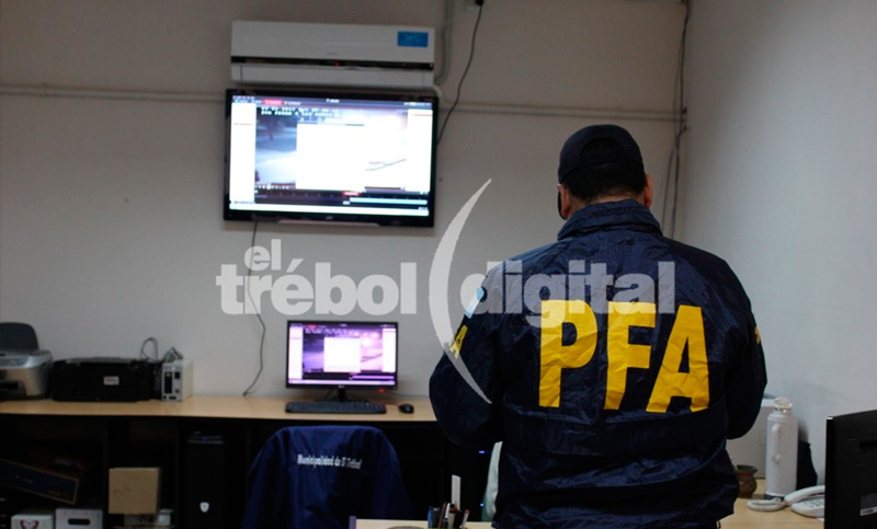 La Policía Federal busca pistas de Santiago Maldonado en El Trébol
