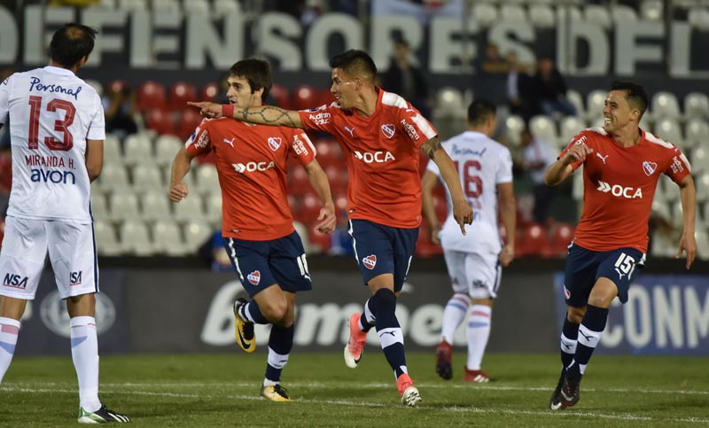 Independiente goleó en Paraguay y se acerca a las semifinales