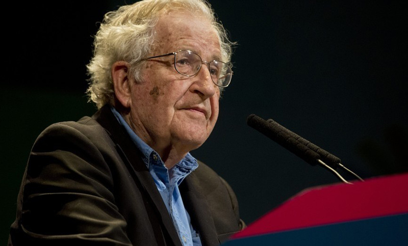 Chomsky: «Trump ha puesto el Reloj del Juicio Final cerca de la medianoche»