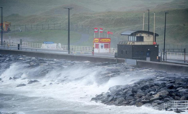 Al menos tres muertos en Irlanda tras el paso de la tormenta Ofelia