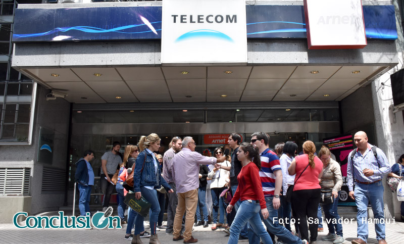 Trabajadoras de telecomunicaciones denuncian a Telecom por misoginia