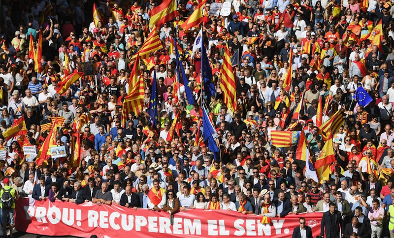 Cientos de miles se manifestaron en Barcelona contra independencia de Cataluña