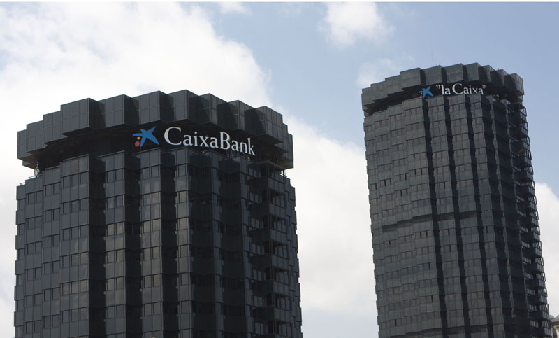 El mayor banco de Cataluña se muda, por decreto de gobierno español