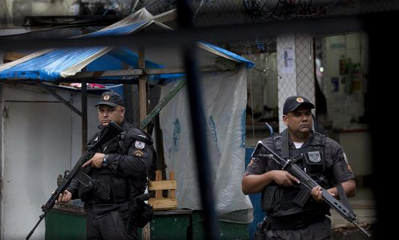 El policía que mató a una turista en una favela de Rio fue liberado