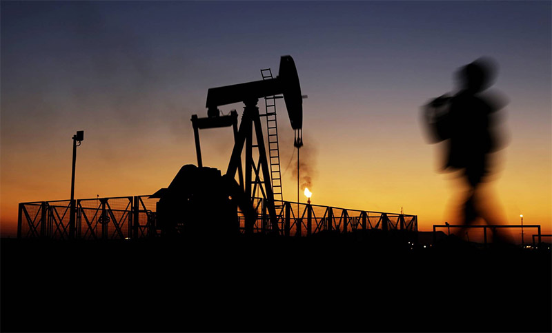 El barril de petróleo Brent alcanza los 60 dólares y volverán a subir las naftas