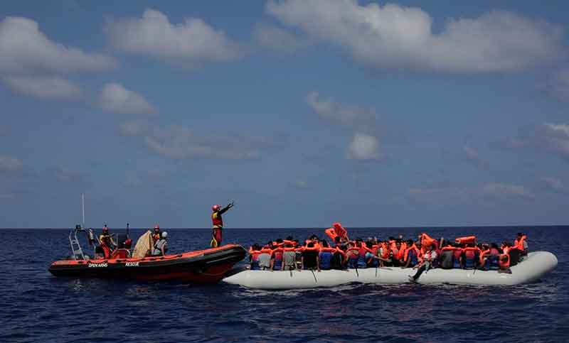 Un muerto, seis desaparecidos y 127 rescatados tras naufragios frente a costa de Grecia