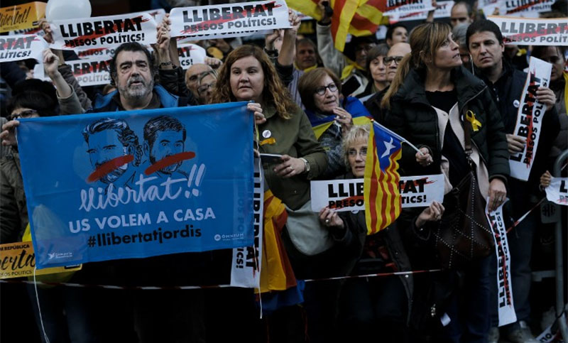 Unos 750 mil manifestantes piden en Barcelona la liberación de independentistas