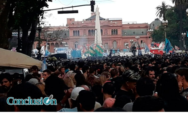 Multitudinaria marcha a Plaza de Mayo «contra la persecución a opositores»
