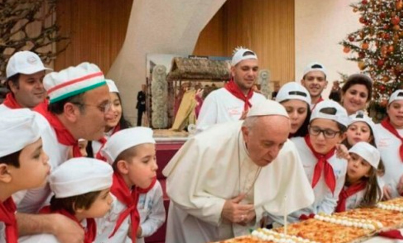 El Papa festeja su cumpleaños en un dispensario pediátrico del Vaticano