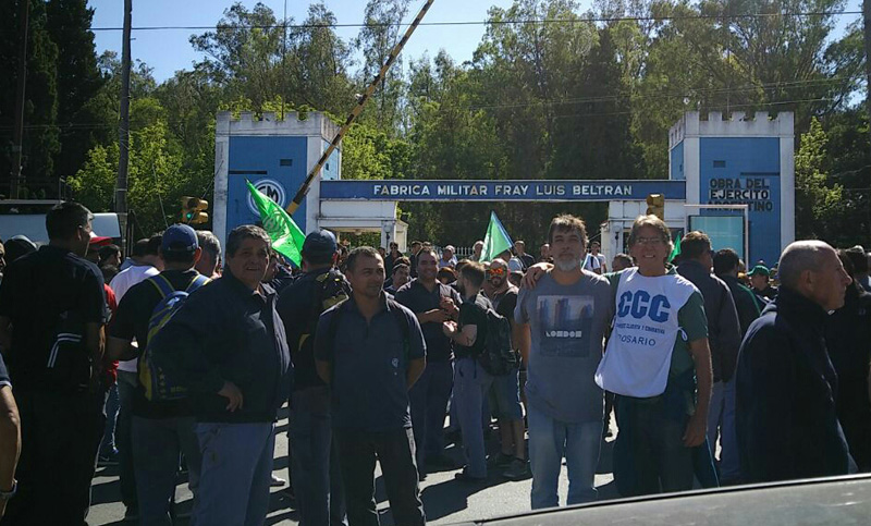Trabajadores de fabricaciones militares se manifestaron ante posibles despidos