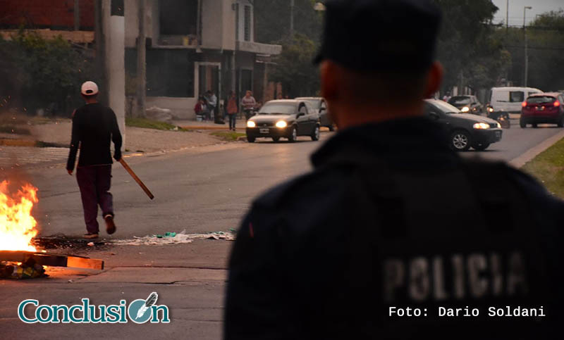 Tras 24 horas sin luz, vecinos de Avellaneda y 27 de Febrero cortaron las calles