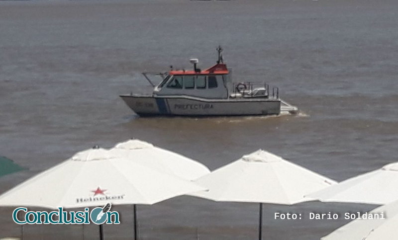 Se hundió una embarcación, una persona murió y buscan a 4 desaparecidos