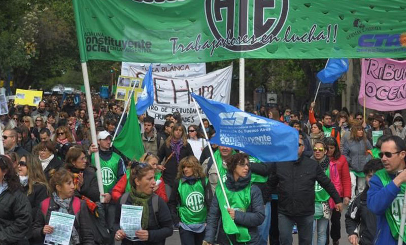 Estatales bonaerenses anunciaron una huelga de 48 horas por despidos y paritarias