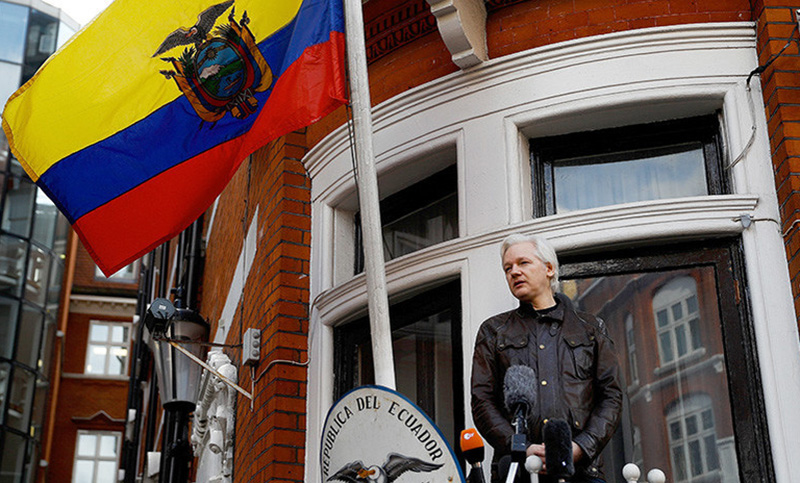 Assange demandó al gobierno ecuatoriano
