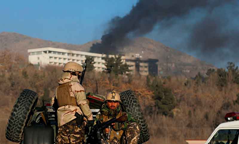 Aumentó a 25 el número de muertos por ataque talibán a un hotel en Kabul