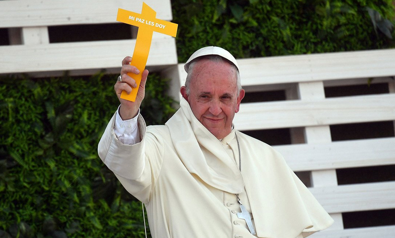 El papa Francisco llegó a Lima para realizar una visita de tres días