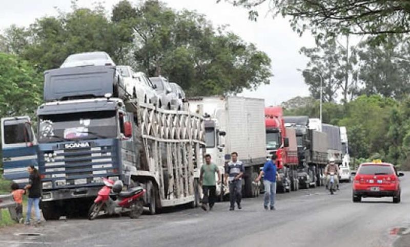 Camioneros de Paraguay inician un paro por tiempo indeterminado
