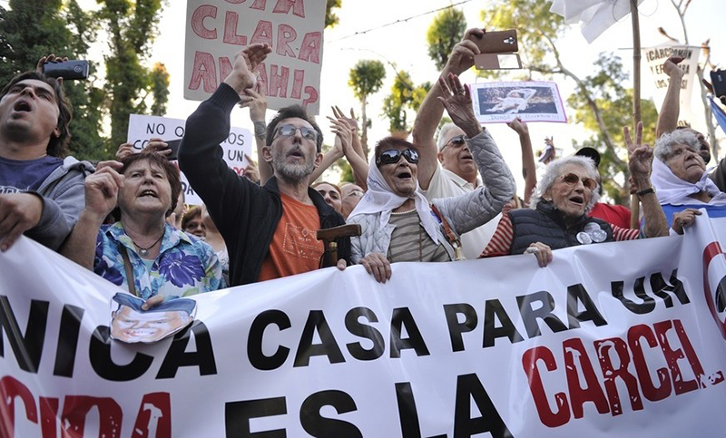 Marcharán en Mar del Plata para repudiar la prisión domiciliaria de Miguel Etchecolatz