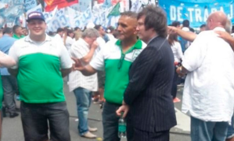 Javier Milei sorprendió al participar de la multitudinaria marcha contra el gobierno